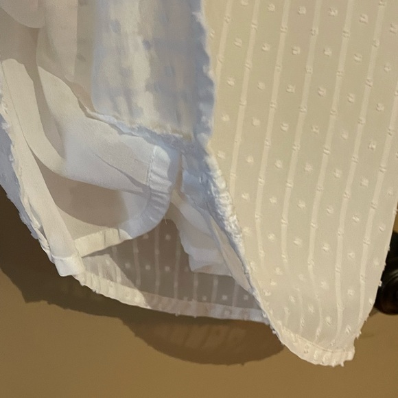 Lovely textured and lace blouse. Size M - Picture 3 of 5